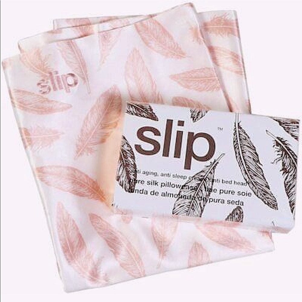 NWT SLIP Queen 20"x30" feather print pillowcase